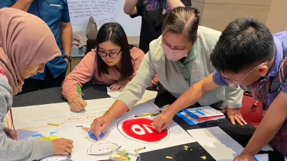 Workshop participants practice methods to mobilize communities against child labour. 