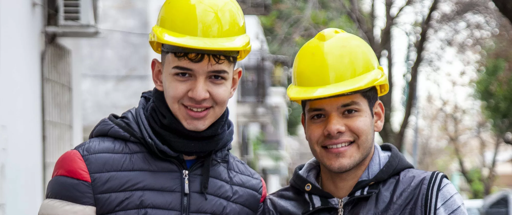 Argentina_trabajadores jovenes instaladores fibra optica